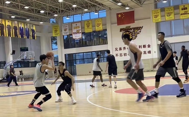 杜锋|广东宏远热身赛!汤杰携手易建联,杜锋打造新组合