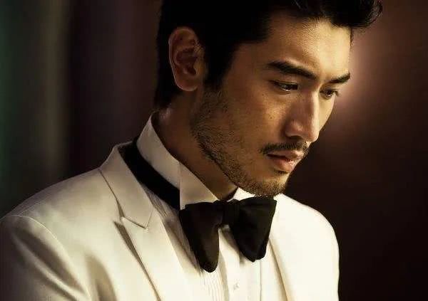 效应|过度娱乐化的综艺节目走到了“十字路口”,轮到观众教他们做人了