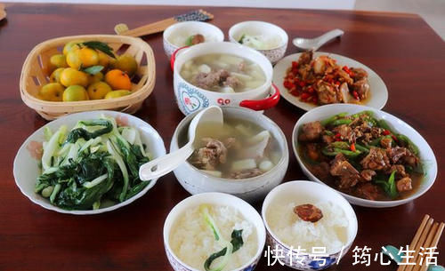 小白菜|我家的晚餐，三菜一汤不足一小时就做好，网友，辣椒焖一焖