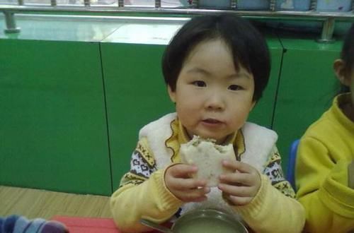 营养|早餐要吃好,可很多孩子常吃的这4种早餐,不仅没营养还损害健康