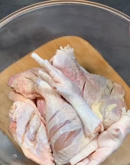 教你用|20年老厨师教你用电饭煲焖鸡,全程不用放一滴水,孩子们都爱吃!