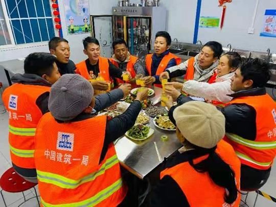 干煸鱿鱼|春节，我们在工地吃年夜饭