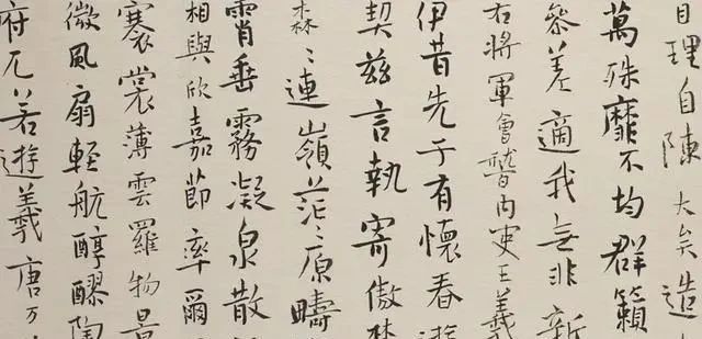 楷书|他是最年轻的中书协理事，徐右冰的楷书也是如此惊艳，碑骨唐韵