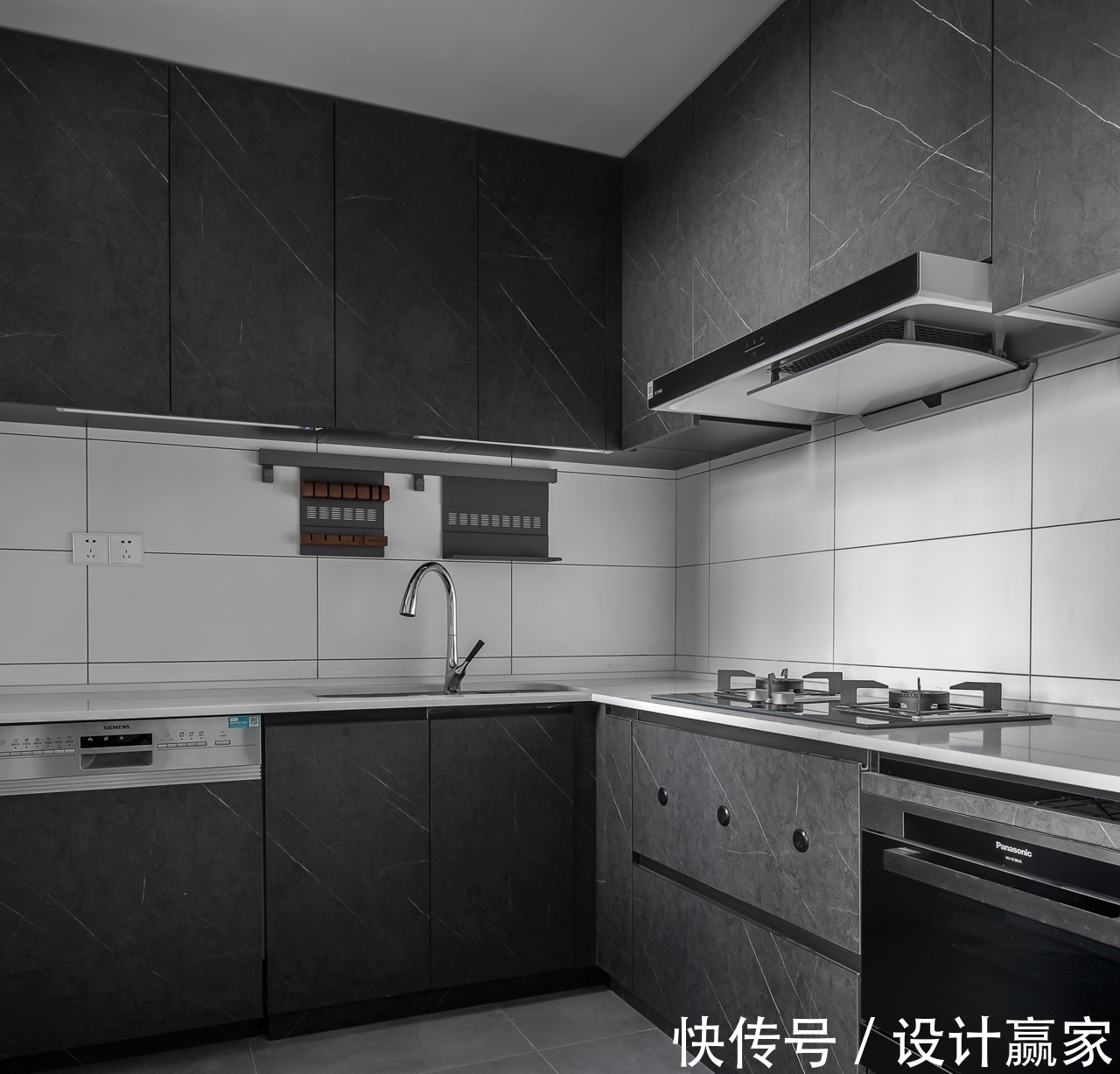 现代|132㎡现代黑白灰,素雅极简的美学空间,冷暖色搭配恰到好处