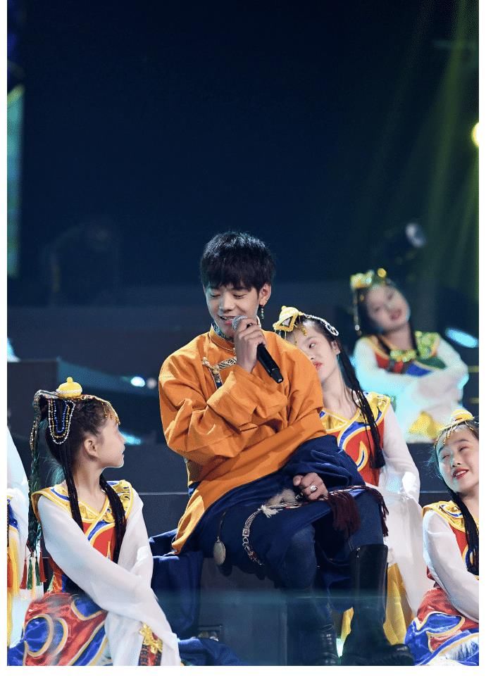 周也|丁真和周也為《中餐廳》采購，買了兩推車，讓女生搬東西好直男