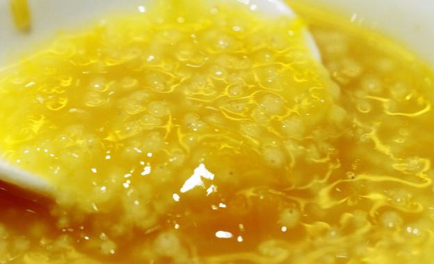  加一点|熬小米粥别只加水，多加一点佐料，小米粥又香又浓，还出米油