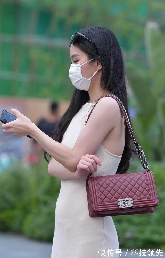 时尚 为了扩大自己的优势,我妹妹选择了时尚的服装!