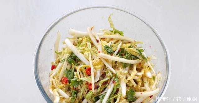 年夜饭别光准备大鱼大肉，凉拌菜也是主角之一，爽口开胃倍儿健康