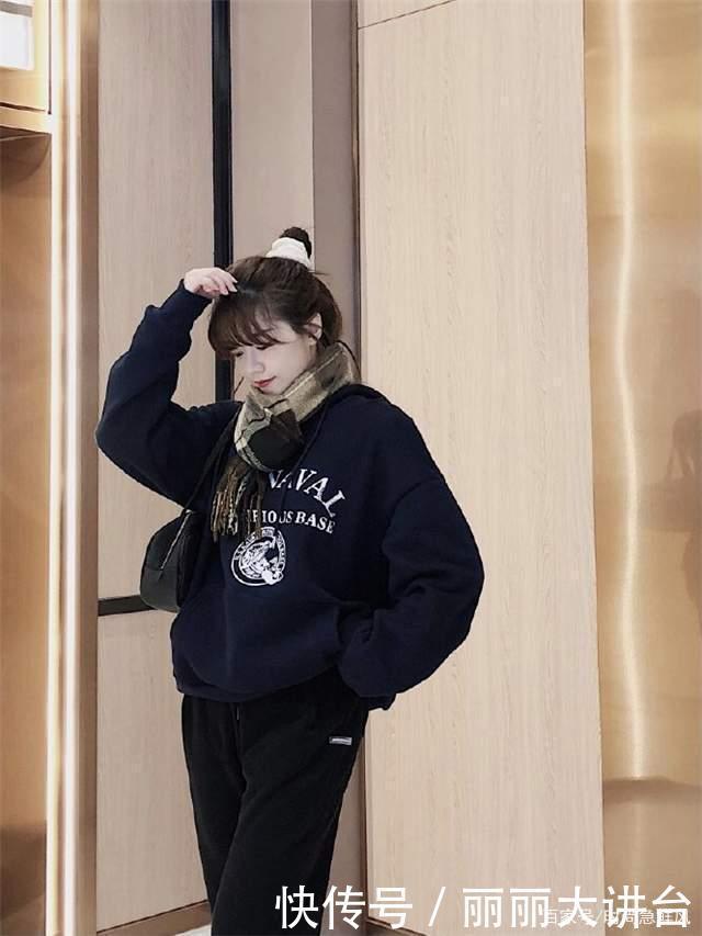 扎丸子头|“手残”扎不好丸子头教你3个小技巧,减龄还俏皮,解决小尴尬