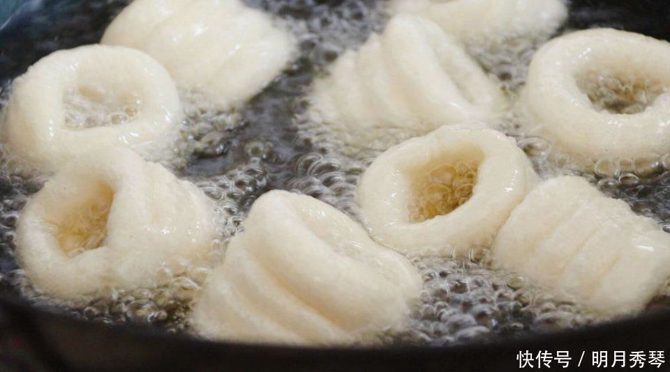 白糖和糯米粉还能这么吃,第一次吃就吃上瘾了,外酥里糯