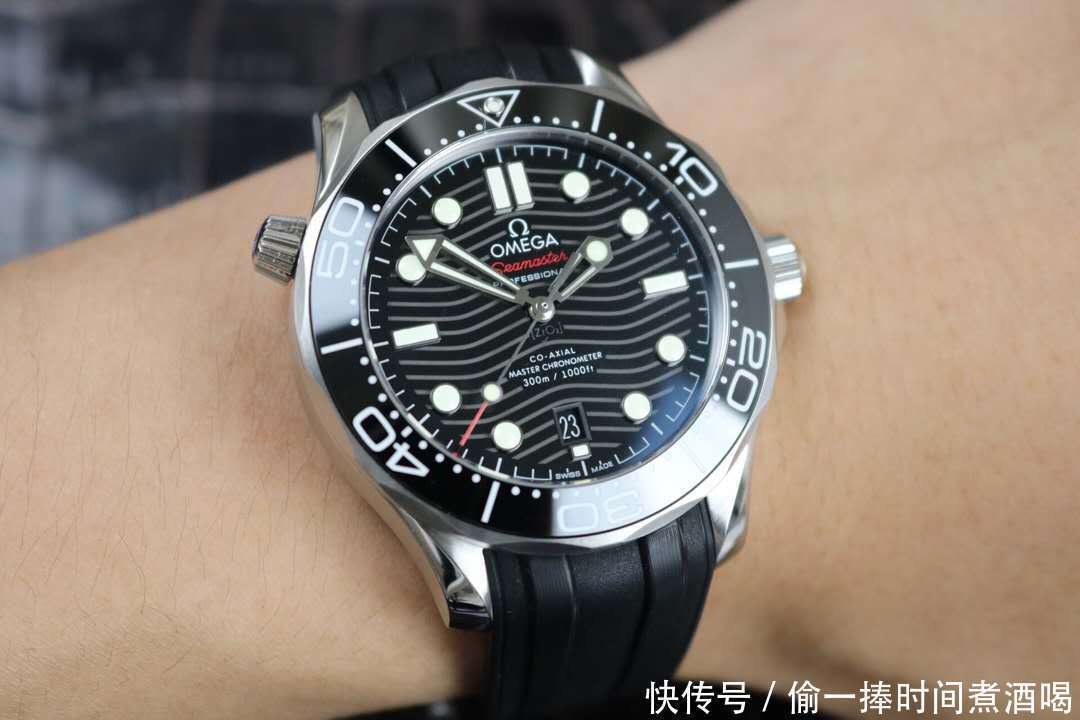 看腻了劳力士水鬼,这两款别具一格的潜水腕表你一定喜欢