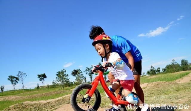 发育|双胞胎为何身高差别很大专家家长的行为直接影响孩子发育!