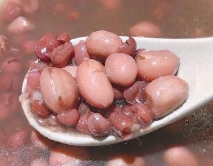 花生米和“它”一起煮，女人隔三差五喝一次，排毒祛湿，气色好