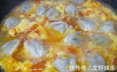 饺子别再用白开水煮了，像我这样煮出来的饺子格外有味道，特好吃