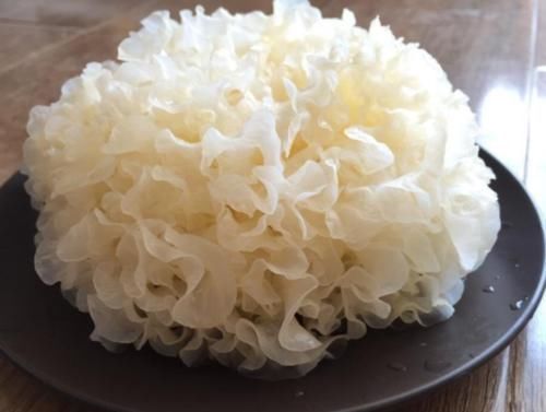 银耳|女人不当“黄脸婆”，多喝这汤，湿气消失了，美容抗氧化，除去老雀斑