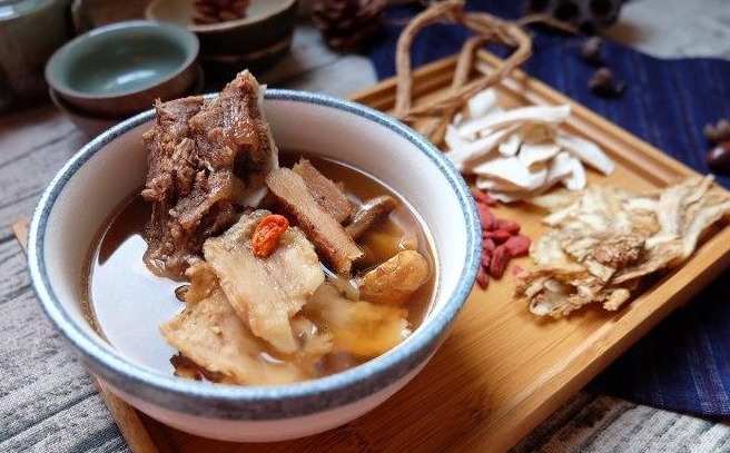 寒性体质|适合大部分中老年人喝的一道汤，可大补气血，补足阳气