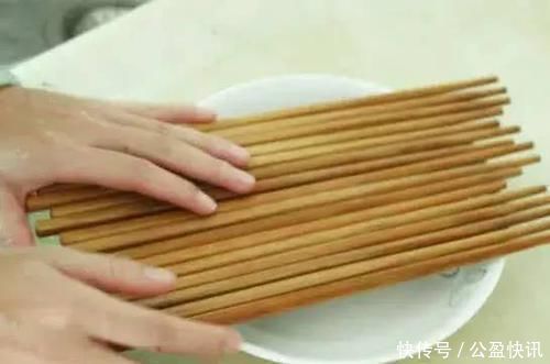 筷子用清水洗，比不洗还脏学会一招，筷子一辈子不用换