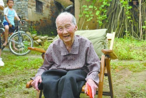 寿命长的人,吃饭一般有3个特点,若你全中,恭喜你更易长寿