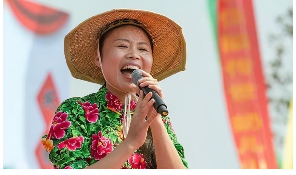 大跌|憑《星光大道》走紅的草帽姐，曾比肩朱之文，如今為何名氣大跌？