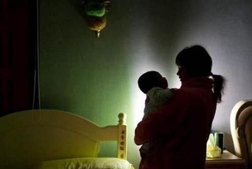 孩子|娃跟谁睡就跟谁亲？事实可能出乎你的意料，娃的内心诉求是啥？