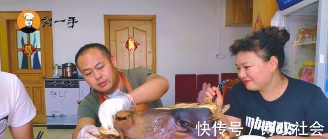 老刘花308买了一整只牛头，光卤制就花了一天，一家人吃着真过瘾