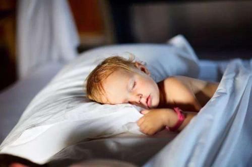 睡眠质量|宝宝出生“头三年”很关键，家长做好这3件事， 孩子会很聪明