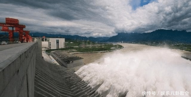 三峡的建立后，导致地球自转轴偏移3厘米到底是真是假！