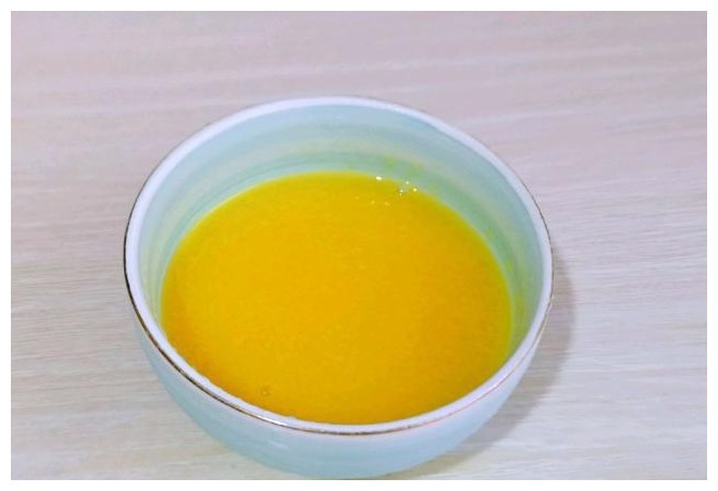 在家也能做慕斯蛋糕,加点芒果,口感更浓郁,冰凉爽口,入口即化