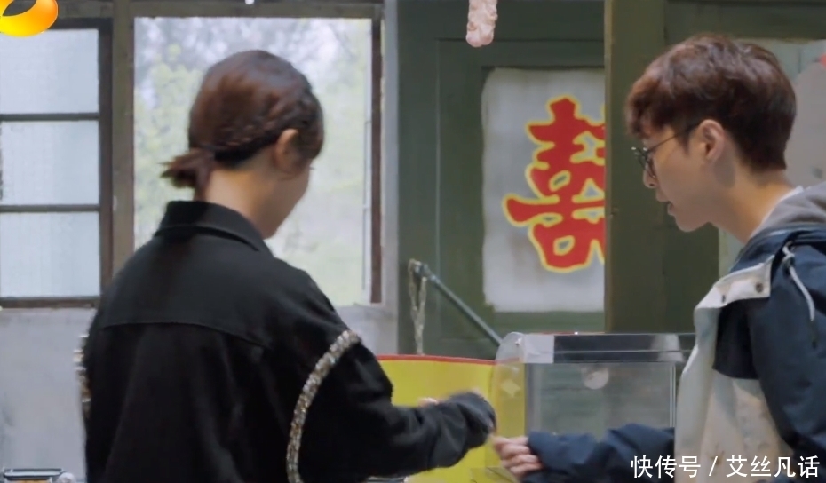 小猴紫 《向往5》节目组撮合张艺兴和杨紫,小猴紫在线辟谣,方式很高级