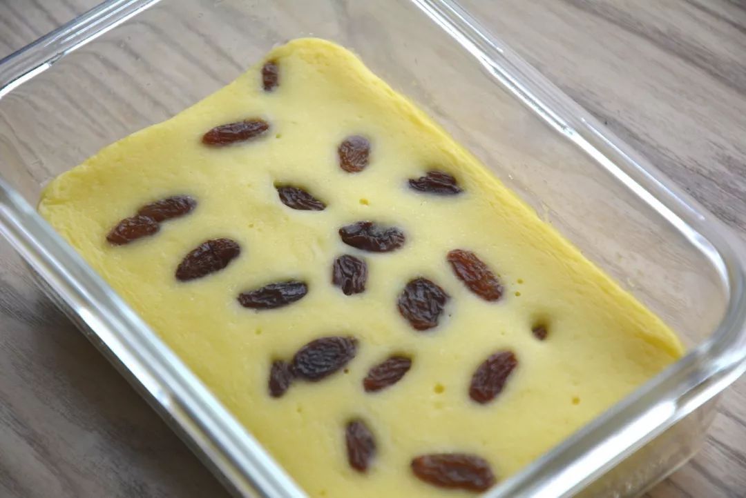 酸奶|一盒酸奶，两个鸡蛋就搞定的蒸蛋糕