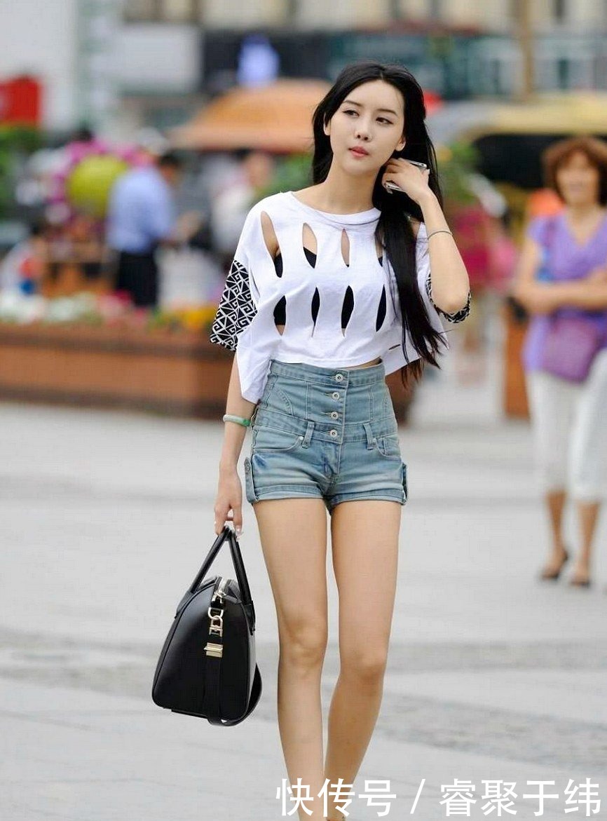 t恤衫|小姐姐干净如初，漏空的T恤衫更显时尚