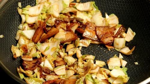 白菜炖豆腐怎样做才好吃？大厨教你3个小窍门，出锅连汤汁都不剩