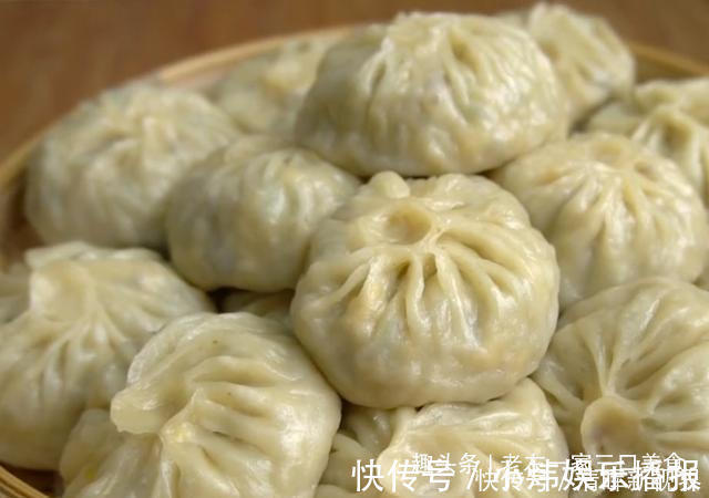 搅拌均匀|从小就爱吃的萝卜包子,不用发面,个个薄皮大馅,一顿至少吃5个