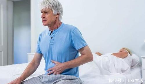 老人|老人早上醒来,第一件事不是排便,也不是喝水,越早知道越好