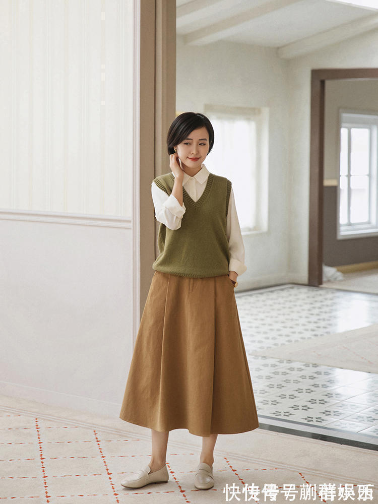 姜黄色 穿什么“短裙”太土了!瞧今秋流行“膝下裙”,20-50岁穿都好美