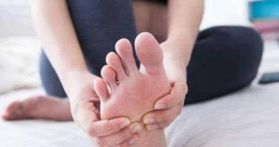 掌纹|血脂高的人，身体会展示4种表现，多吃3种蔬菜，让血脂稳定