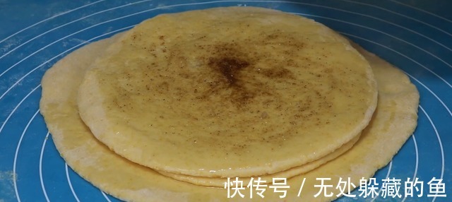 玉米面开水一烫，瞬间变美食，松软多层，比包子简单，比油条香！
