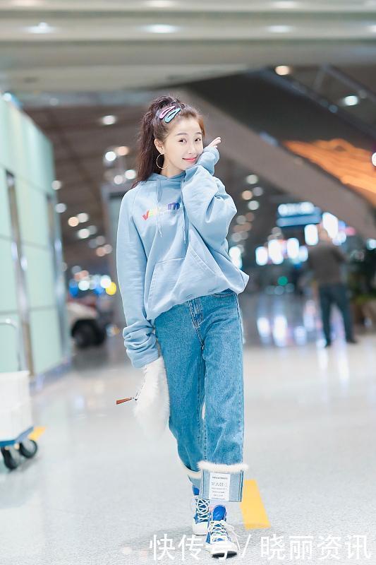 今年“卫衣”持续火热，学会这样选款和搭配，穿得舒适还特高级