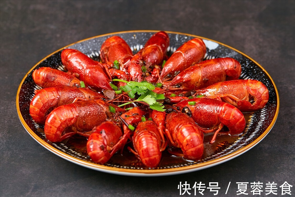 小龙虾不管怎么做,清洗很关键,教你一招,洗得干净,吃着放心