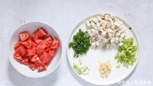 切成小丁|虽说只是一碗素面,却十分开胃有食欲,无肉胜有肉