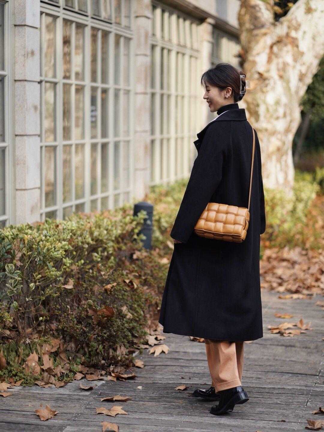 梨形身材 “阔腿裤”很适合梨形身材的女生,搭毛衣和外套温暖优雅,超好看