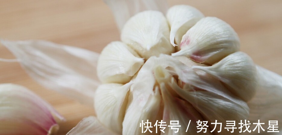 饭店|大蒜里倒入雪碧,原来饭店是如此腌糖蒜的,脆爽可口,好吃不腻!