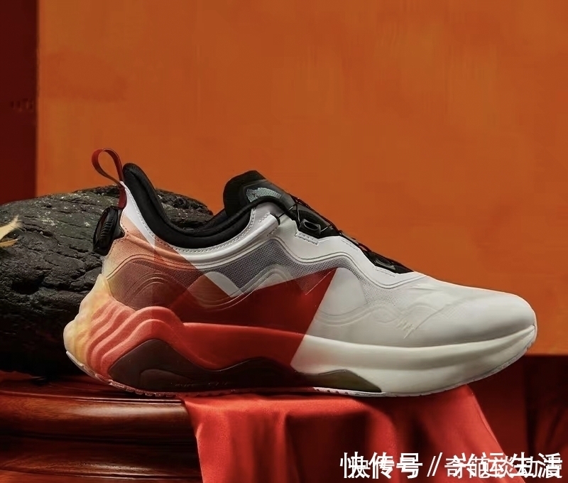 调色盘 海沃德2代多配色曝光:小棉袄、联名、五星,安踏玩转调色盘