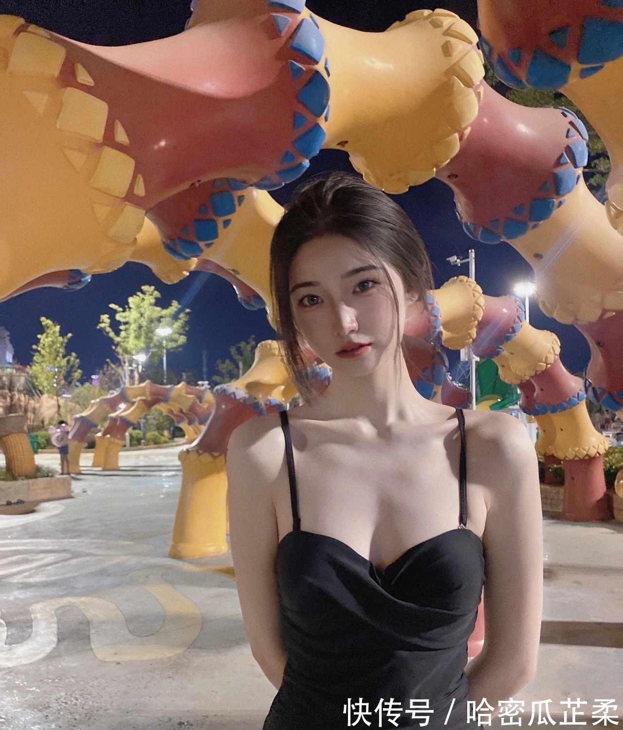 包臀裙 低腰修身的开叉包臀裙,个性靓丽又显身材,增添气质