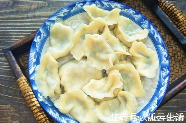 韭菜饺子|做韭菜馅饺子时，容易出汤又烂皮，教你1招，饺子不破皮更好吃