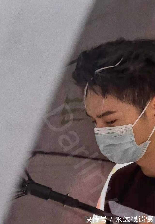 朱晓磊|王一博《街舞4》挑染发色回来了,演唱《青春的模样》又正又奶