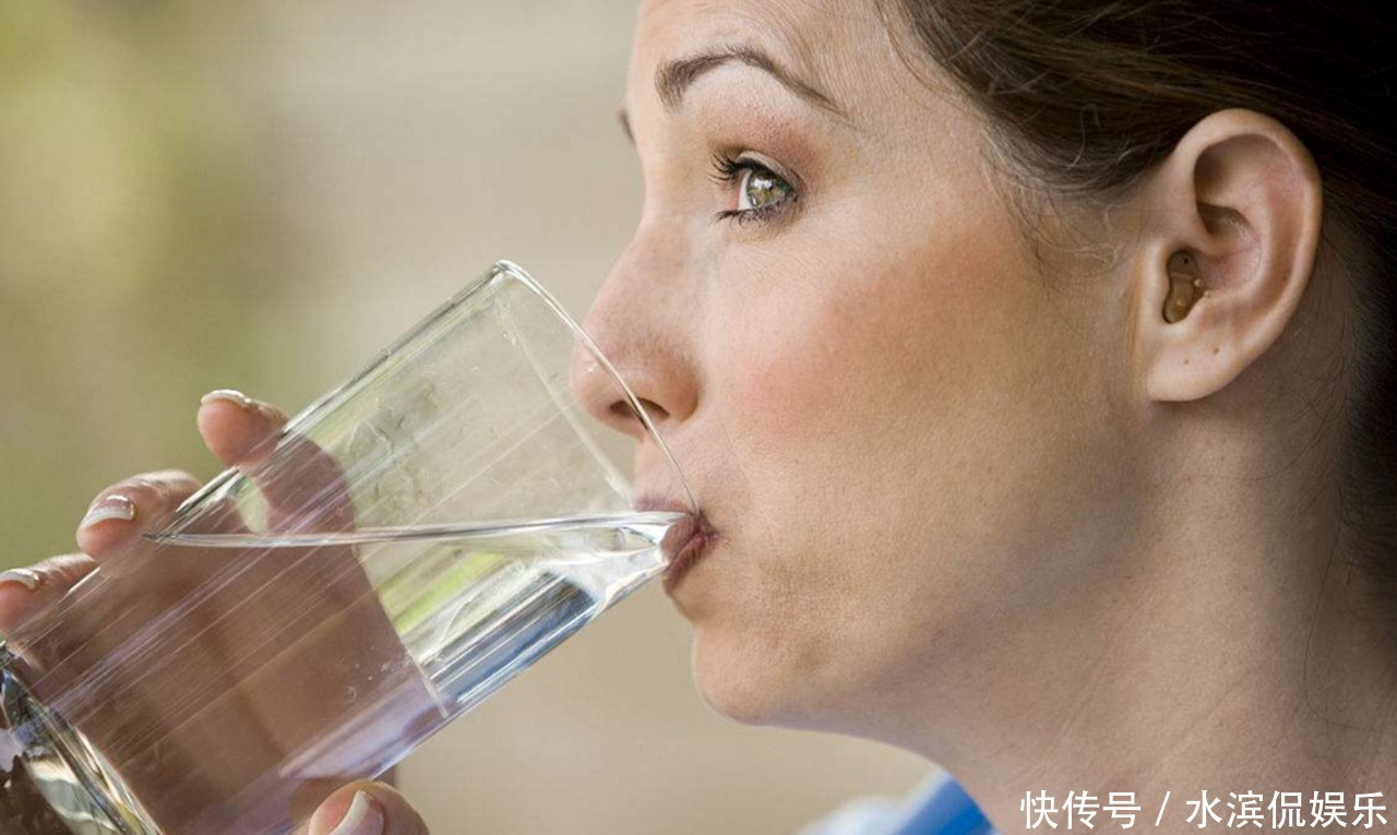 血液粘稠的人,2个“时间点”多喝水,活血散瘀