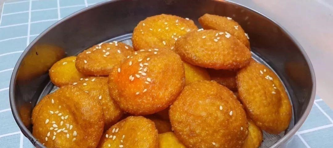 半个南瓜，1个鸡蛋，不用一滴水，比油条做法简单，比蛋糕都好吃