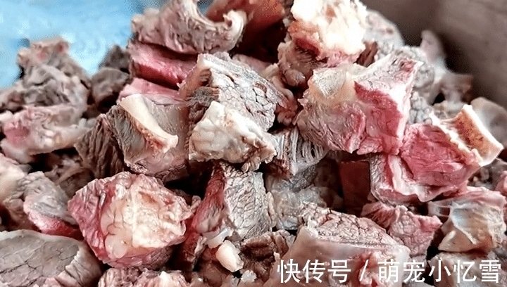 冬天,遇到此肉要多吃,简单一煮,鲜嫩入味,上桌家人都爱吃