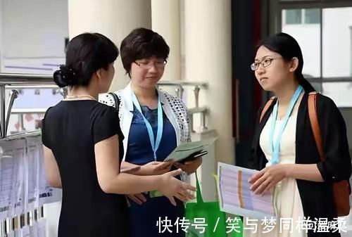 老师|“我前面4人后面6人，一共几人？”孩子答11人，却被老师打叉